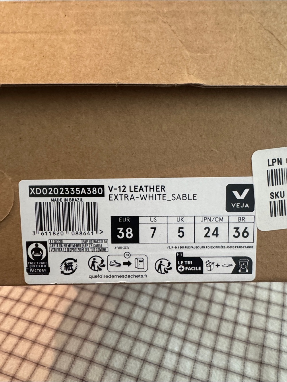 Veja Women’s Shoe - Picture 4 of 4